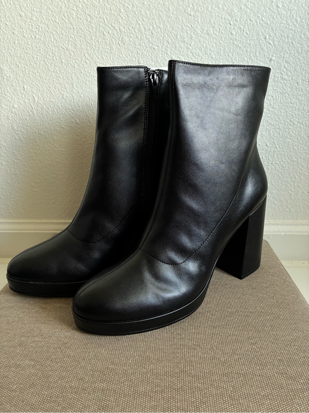 Lisa Vicky Bubbly 2-V Black Sheep Nappa Ankle Boots NWT